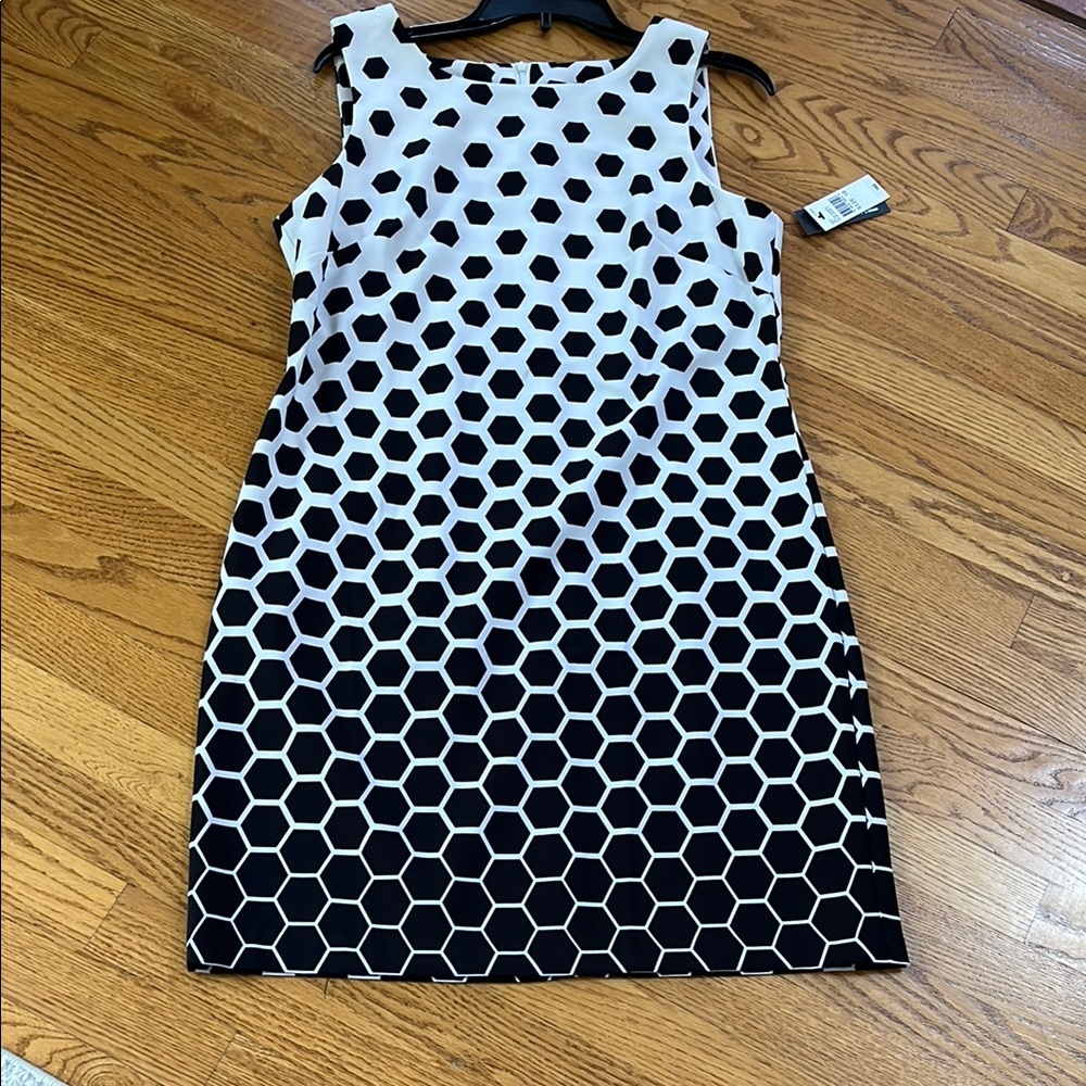 Alyx Black and White Scoop Neck Sheath Dress
